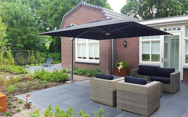 Luxury cantilever parasols Official Solero® parasols website